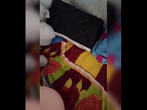 ❤️ Moja spolubývajúca zostáva doma sama, pretože jej manžel odchádza na dovolenku, a ja využijem príležitosť, aby som ju ošukal a naplnil jej zadok mliekom ❤❌ Kvalitný sex na nás