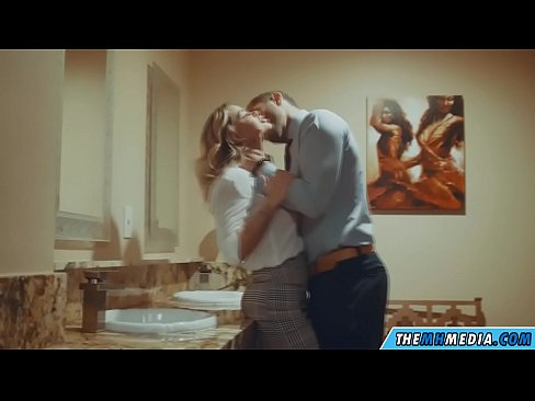 ❤️ Keď vás prsnatá blondínka zvádza na verejných toaletách ❤❌ Kvalitný sex na nás